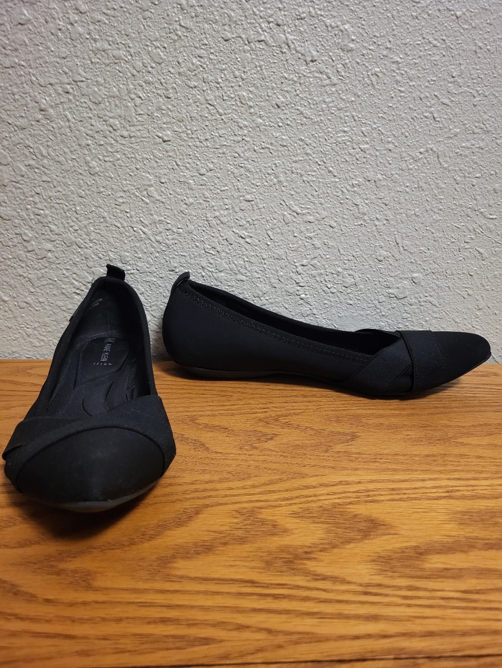 Anne Klein Black Ozzie Pointed Toe Flats Size 9M - Picture 3 of 10